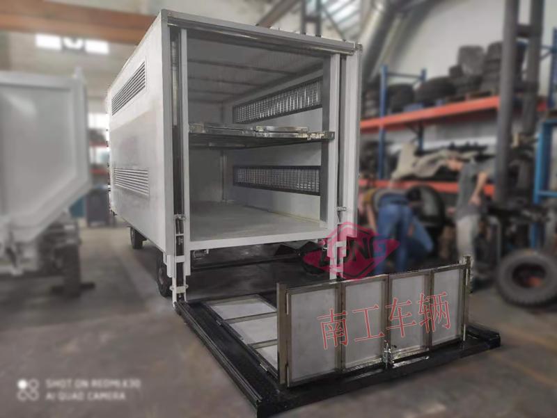 5吨厢式江南网页版页面登录_江南（中国）带垂直升降尾板工具拖车