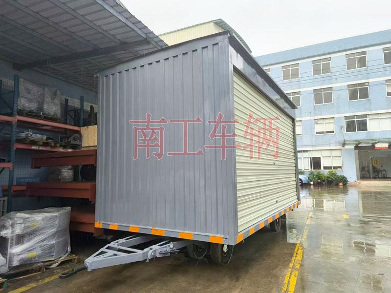 10吨箱式江南网页版页面登录_江南（中国）两侧带卷帘门 牵引雨篷拖车