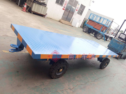 1676423501827073.jpg 4吨蓝色平板小拖车全挂式5I.jpg