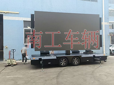 15平方大型户外LED广告拖车 四音响4I.jpg
